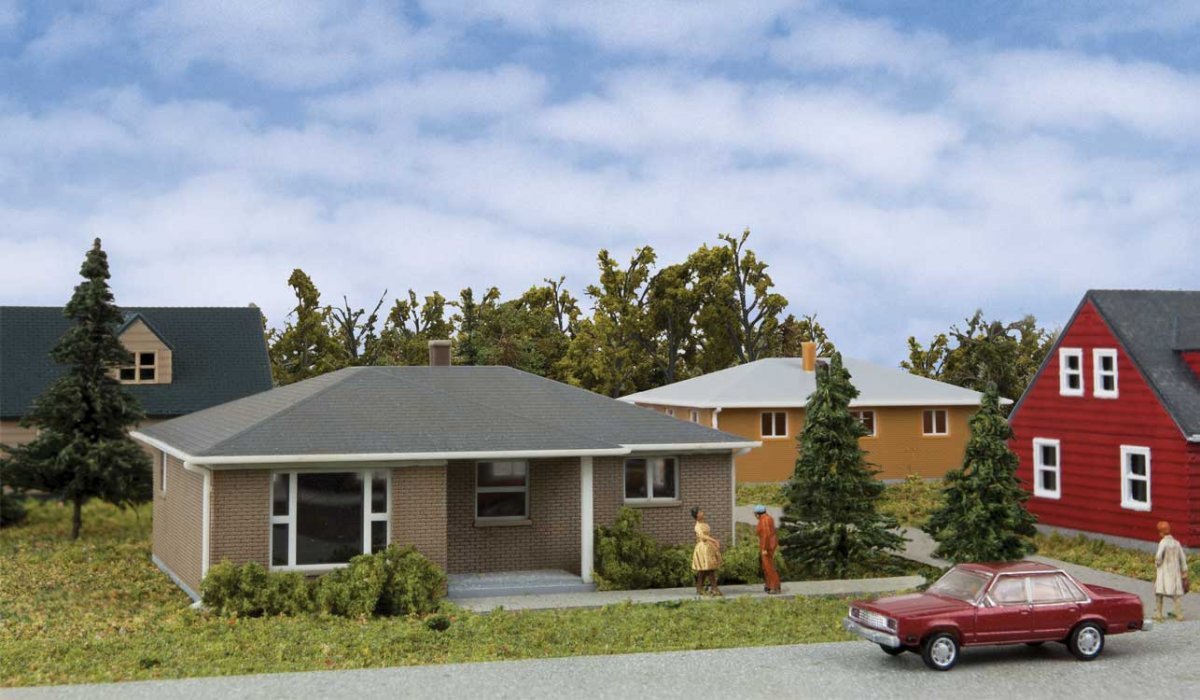 Brick Ranch House -- Kit - 3-1/16 x 2-9/32 x 1-1/4′ 7.7 x 5.7 x 3.17cm, N, Walthers Cornerstone 3838