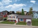 Split-Level House -- Kit - 4 x 2-1/4 x 1-1/2′ 10.2 x 5.7 x 3.8cm, N, Walthers Cornerstone 3840