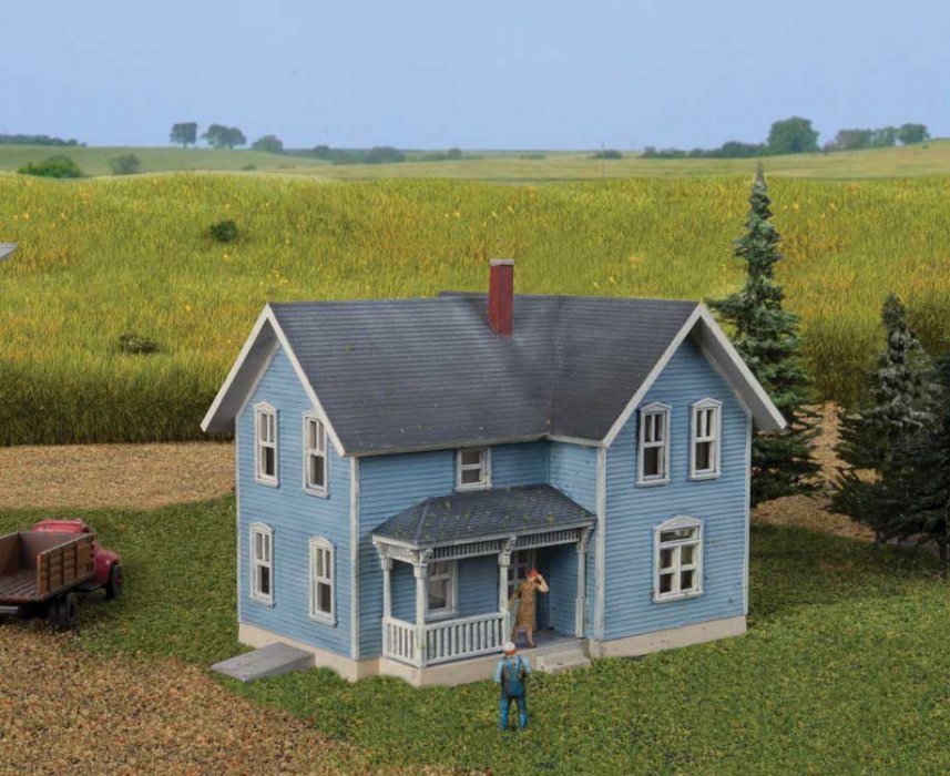 Lancaster Farm House -- Kit - 2-1/2 x 3-1/4 x 2-5/16′ 6.3 x 8.3 x 5.9cm, N, Walthers Cornerstone 3890