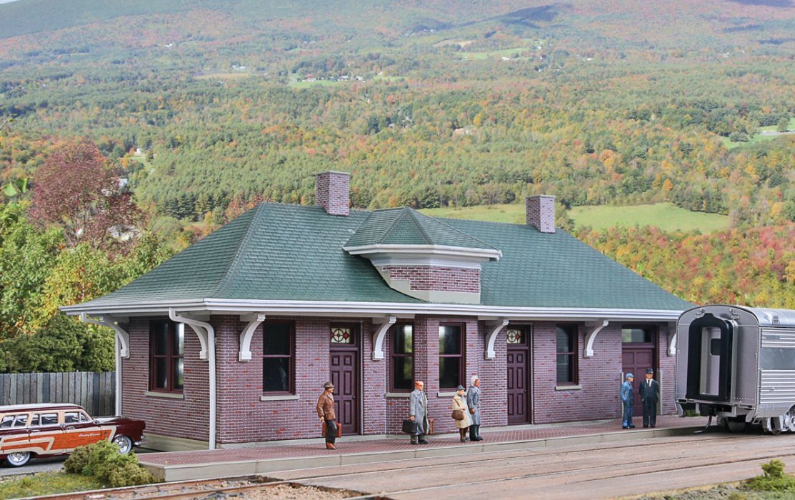 Pella Depot -- Kit - 12 x 5 x 3-1/2′ 30 x 12.7 x 8.8cm, HO, Walthers Cornerstone 4054