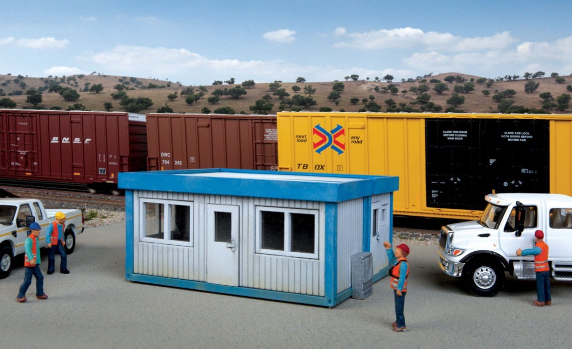 Modern Yard Office -- Kit - 3 x 2-3/8 x 15/16′ 7.6 x 6 x 3.4cm, HO, Walthers Cornerstone 4078
