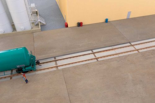 Concrete Track Pads pkg(9) - Kit -- Each: 5-7/8 x 1-1/2′ 15 x 3.9cm, HO, Walthers Cornerstone 4163