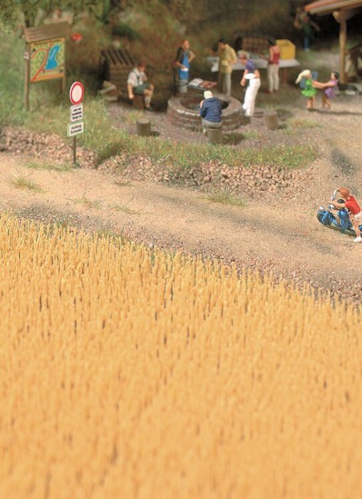 Harvest Wheat Field -- Brown, HO, Walthers SceneMaster 1143