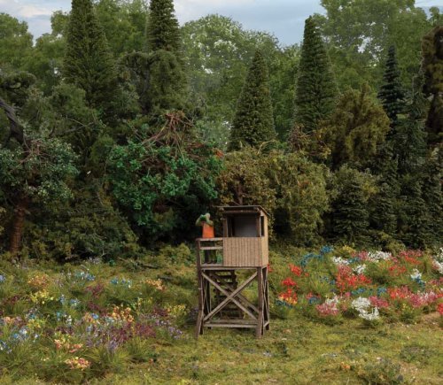 Elevated Deer Stand -- Laser-Cut Wood Kit - 1-1/8 x 1-1/8 x 1-3/4′ 3 x 3 x 4.5cm, HO, Walthers SceneMaster 4111