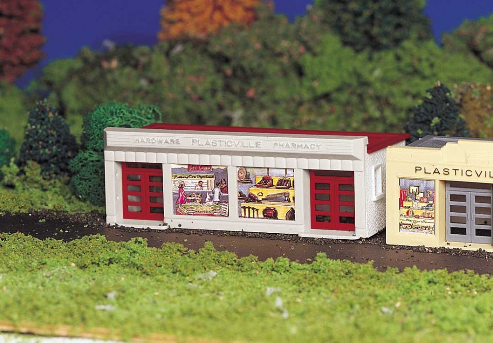 Hardware Store - Plasticville U.S.A. -- Kit (white, red), HO, Bachmann Industries 45147