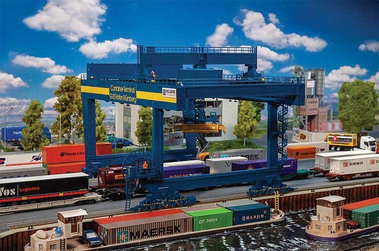 Container Bridge Crane - GVZ Hafen Nurnberg -- Kit - 16-1/2 x 13-11/16 x 10-3/8′ 42 x 34.7 x 26.3c, HO, Faller Gmbh 120291