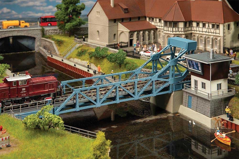 Motorized Folding Bascule Bridge -- Kit - 15-11/16 x 6-7/16 x 5-9/16′ 39.9 x 16.4 x 14.1cm, HO, Faller Gmbh 120506