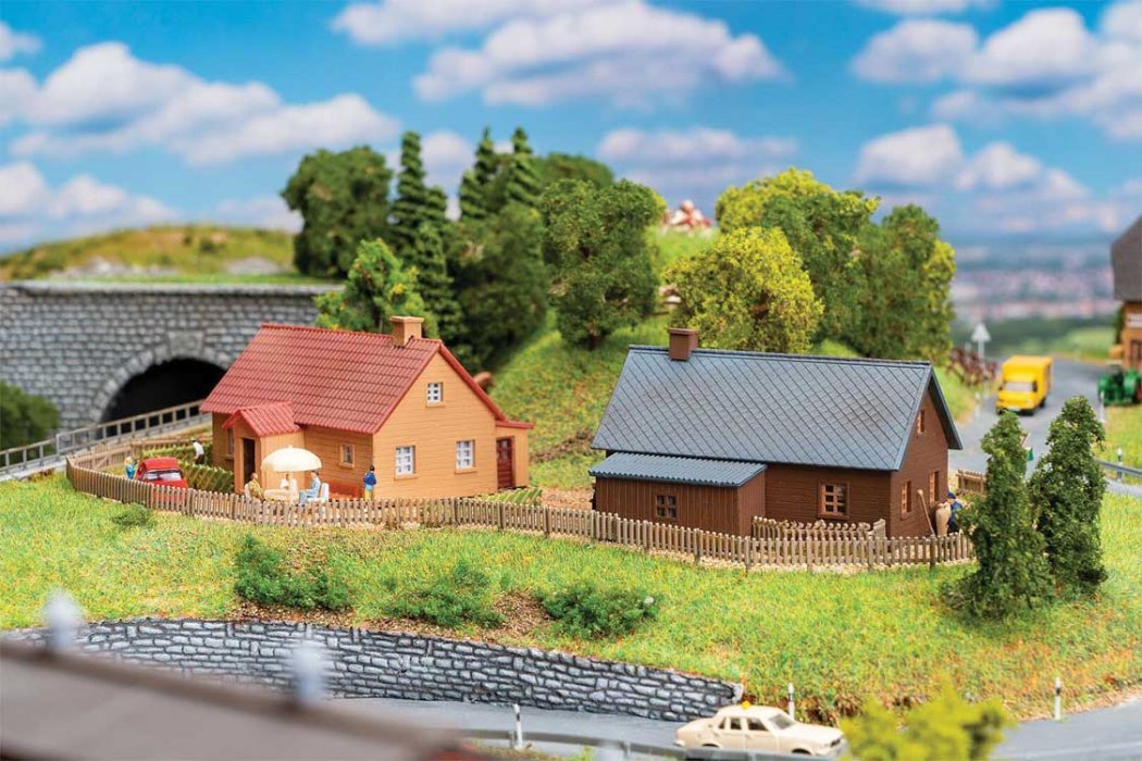2 Village Houses -- Kit - Each: 2-11/16 x 2-1/2 x 1-9/16′ 6.8 x 6.3 x 4cm, N, Faller Gmbh 232184