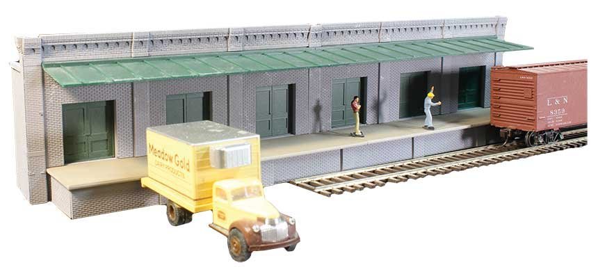 Single-Story Wall w/6 Doors & Covered Loading Dock - Keyrail -- Background Building Kit - 6-1/2 x , HO, Lunde Studios QBHO3