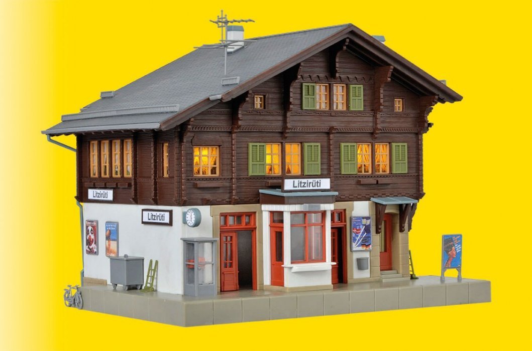 Litziruti Station w/Lights -- Kit - 6-5/16 x 5-1/2 x 5-1/2′ 16 x 14 x 14cm, HO, Kibri 39497