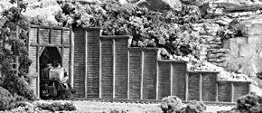Retaining Walls pkg(6 Unpainted Hydrocal(R) Castings) -- Timber, N, Woodland Scenics 1160