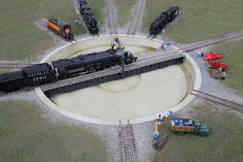 Motorized 130` Turntable -- Assembled - 10-3/8` 26.3cm Overall Diameter, N, Walthers Cornerstone 2618