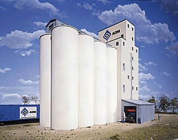 Elevator Add-on Silos -- Kit - 9 x 4-1/2 x 9′ 22.8 x 11.4 x 22.8cm, HO, Walthers Cornerstone 3023