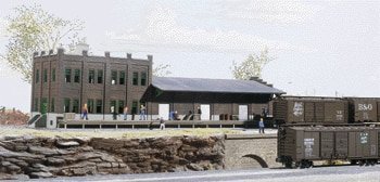 Water Street Freight Terminal -- Kit - 11 x 3-1/2′ 27.5 x 8.7cm, N, Walthers Cornerstone 3201
