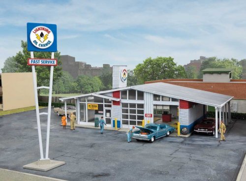 Drive-in Oil Change - Repurposed Gas Station -- Kit - 10-1/2 x 9 x 3-3/16′ 26.6 x 22.8 x 8c, HO, Walthers Cornerstone 3543