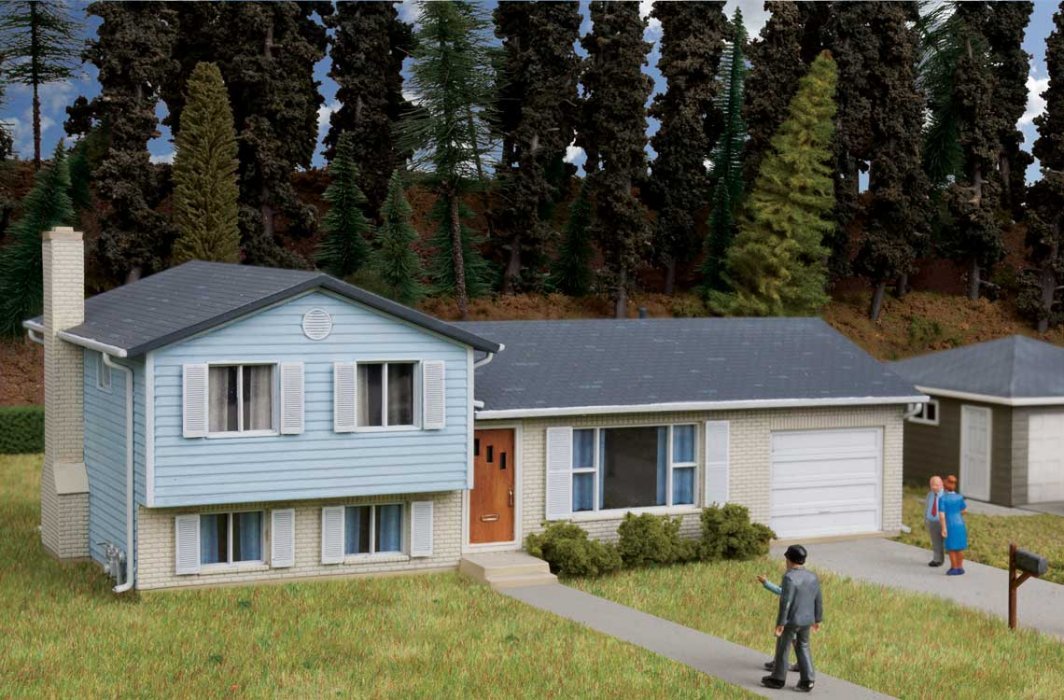 Split-Level House -- Kit - 7-1/4 x 3-3/4 x 2-9/16′ 18.4 x 9.5 x 6.5cm, HO, Walthers Cornerstone 3794