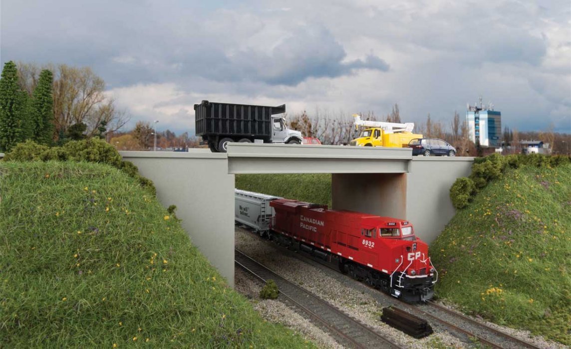 Modern Concrete Highway Overpass -- Kit - 12-15/16 x 4-3/4′ 32.9 x 12cm, HO, Walthers Cornerstone 4566