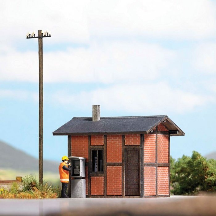 Switchman`s Hut -- Laser-Cut Wood Kit - 2-1/16 x 1-11/16 x 1-15/16` 5.2 x 4.3 x 4.9cm, HO, Busch Gmbh & Co Kg 1621