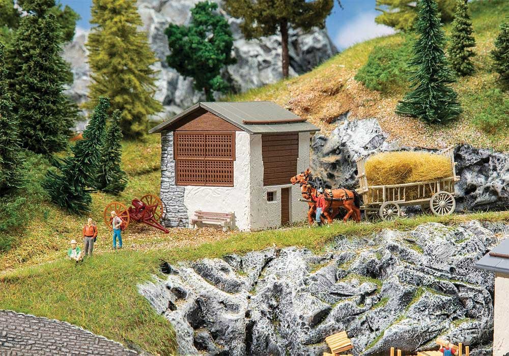 Graubunden Hay Barn -- Kit - 2-15/16 x 2-5/8 x 2-3/4′ 7.4 x 6.7 x 7cm, HO, Faller Gmbh 130634