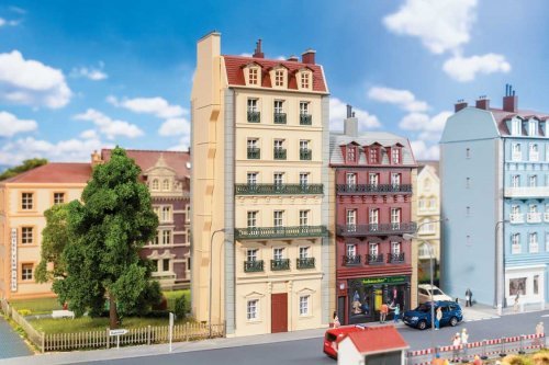 Six-Story Townhouse -- Kit - 4-1/8 x 4-3/8 x 10-9/16′ 10.5 x 11.1 x 26.8cm, HO, Faller Gmbh 130712