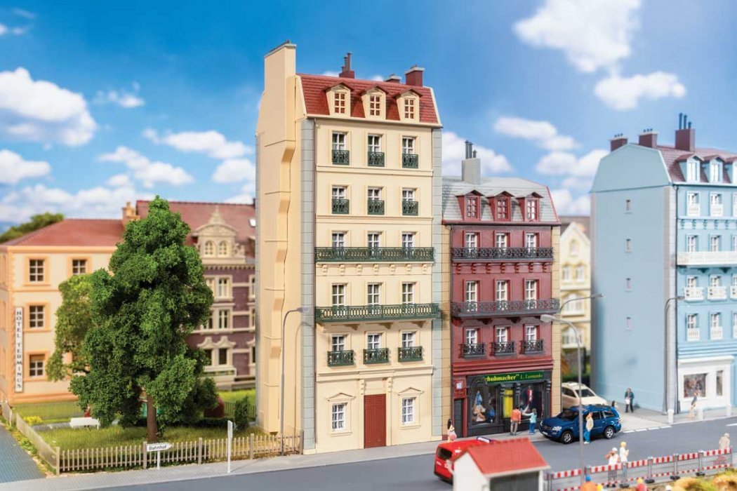 Six-Story Townhouse -- Kit - 4-1/8 x 4-3/8 x 10-9/16′ 10.5 x 11.1 x 26.8cm, HO, Faller Gmbh 130712