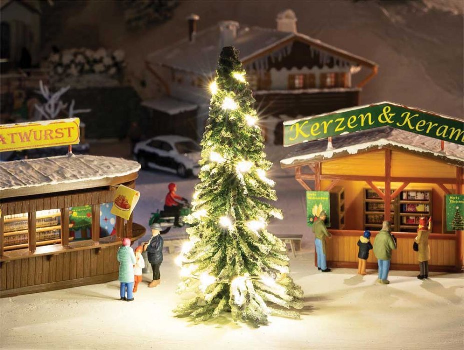 Lighted Christmas Tree - Action Set -- Includes Tree and LED String 3-7/8′ 10cm Tall, HO, Faller Gmbh 181245