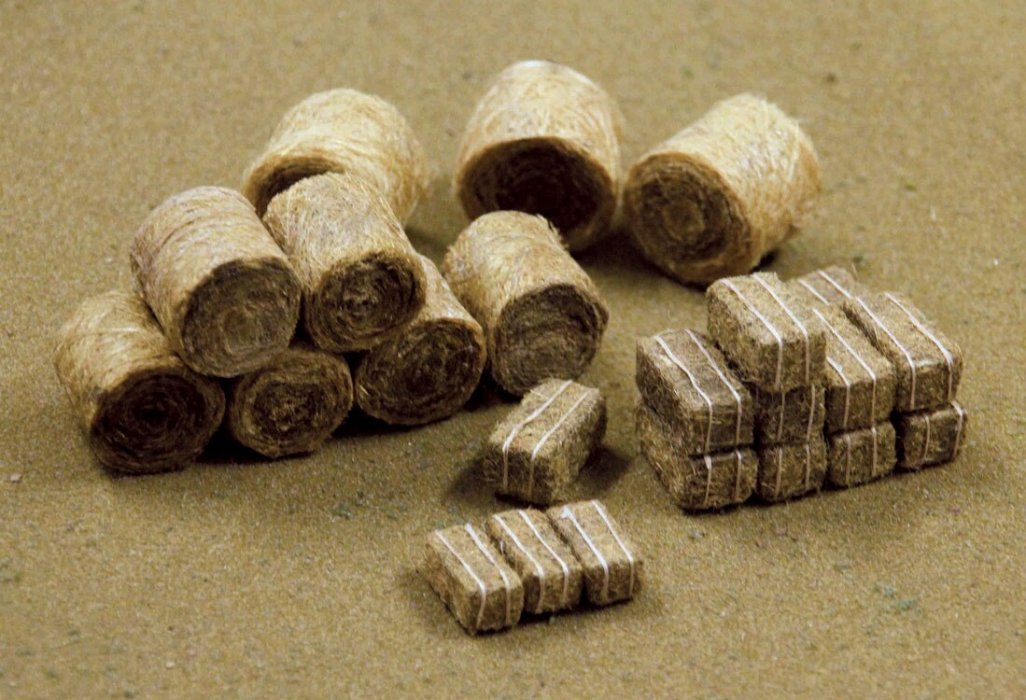 Hay Bales -- 15 Round and 20 Rectangular, HO, JTT Miniature Tree 95582