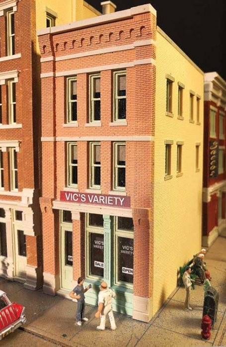 Vic`s Variety -- Resin Kit - 2-3/8 x 3-3/4 x 5-1/4` 6 x 9.5 x 13.3cm, HO, Lunde Studios 37
