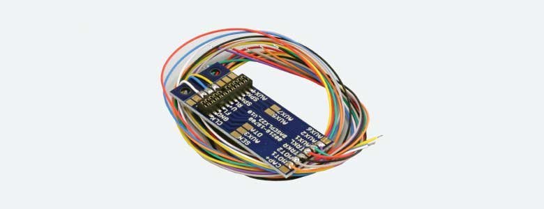 PluX22 Decoder Interface Adaptor Board -- For 9 Outputs with Soldering Pads & Wires 33 x, All Scales, LokSound By ESU 51958