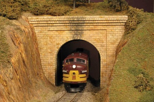 Single-Track Tunnel Portal -- Cut Stone, HO, Monroe Models 110