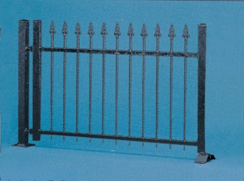 Iron Fence -- Black, Approximately Length: 74-3/4′ 190cm, HO, Vollmer Gmbh 45007
