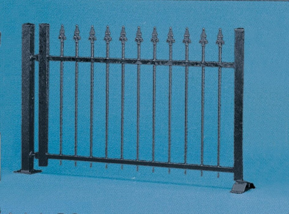 Iron Fence -- Black, Approximately Length: 74-3/4′ 190cm, HO, Vollmer Gmbh 45007