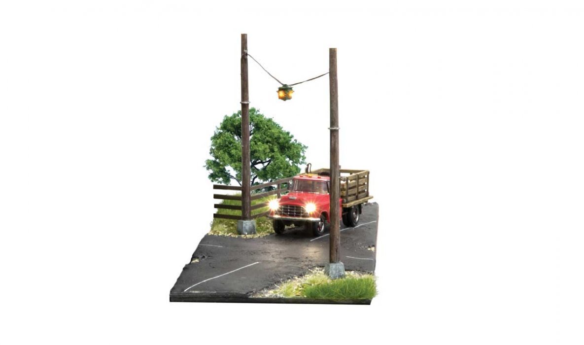 Suspended Flashing Traffic Lights - Just Plug(R), O, Woodland Scenics 5665
