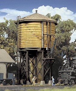 Wood Water Tank - Built-ups -- Assembled - Yellow Ochre - 3-1/2 x 3-7/8 x 6-5/8′ 8.7 x 9.6 , HO, Walthers Cornerstone 2813