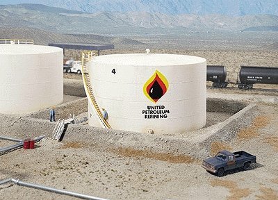 Wide Oil Storage Tank w/Berm -- Kit - Tank: 7-1/2` Diameter x 4` Tall 19.1 x 10.2cm, HO, Walthers Cornerstone 3167