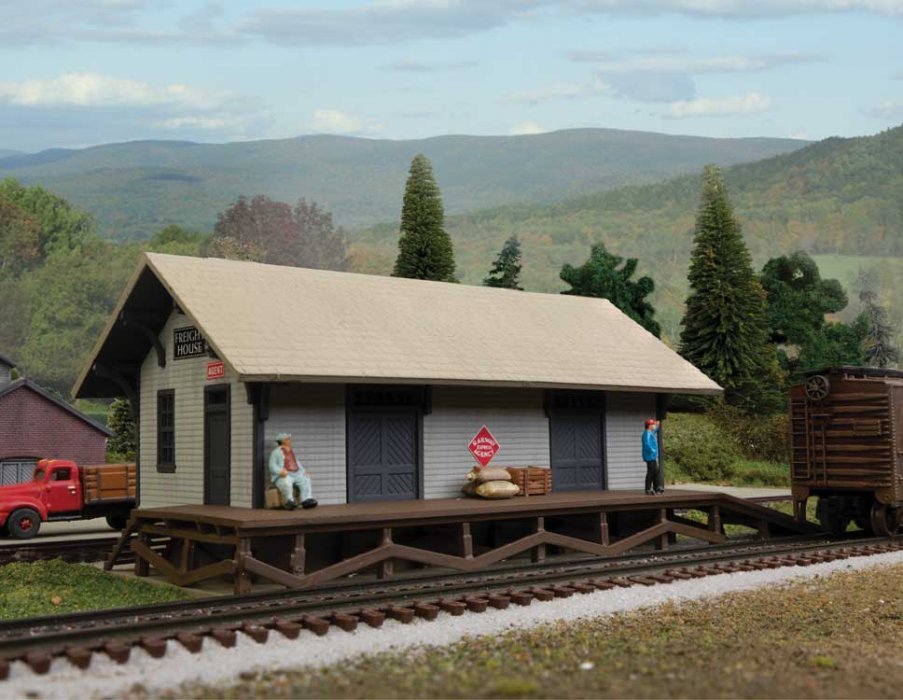 Golden Valley Freight House -- Kit - 4 x 2-1/8 x 2′ 10.1 x 5.3 x 5cm, N, Walthers Cornerstone 3895