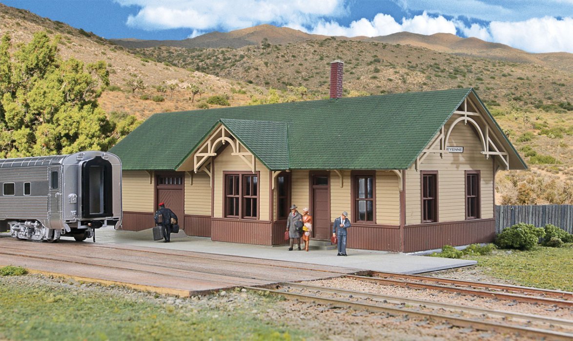 Union Pacific(R)-Style Depot -- Kit - 11-3/4 x 5-5/8 x 4′ 29.8 x 14.2 x 10.1cm, HO, Walthers Cornerstone 4057