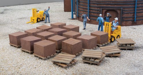 Brick Stacks -- Kit - 1/2 x 1/2 x 11/32′ 1.2 x 1.2 x 0.8cm, HO, Walthers Cornerstone 4103