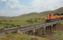Modern Short-Span Concrete Railroad Bridge -- Kit - 17-7/8 x 2-13/16 x 2-7/8′ 45.4 x 7.1 x , HO, Walthers Cornerstone 4591