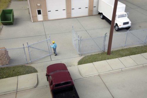 Built-Up Chain Link Fence -- Kit - 44-1/4′ 112.3cm, HO, Walthers SceneMaster 4204