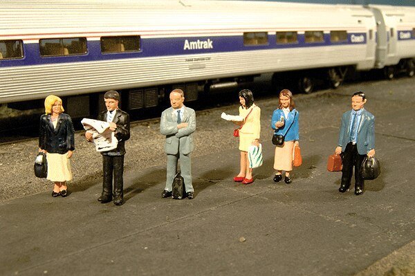 SceneScapes(TM) Figures -- Standing Passengers pkg(6), HO, Bachmann Industries 33110