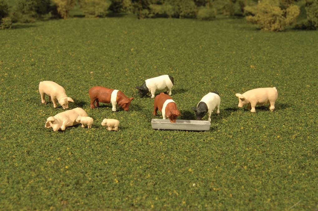 Pigs - SceneScapes(TM) -- pkg(9), HO, Bachmann Industries 33118