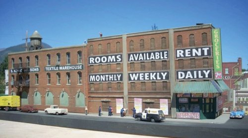 Front Street Flat -- Kit - 24` Long x 4-1/4` Deep, HO, Downtown Deco 1055