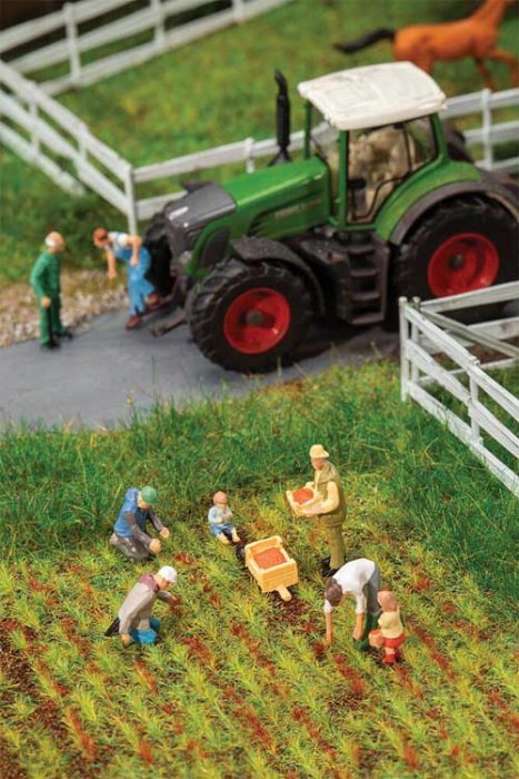 On the Strawberry Field -- pkg(6), HO, Faller Gmbh 151659