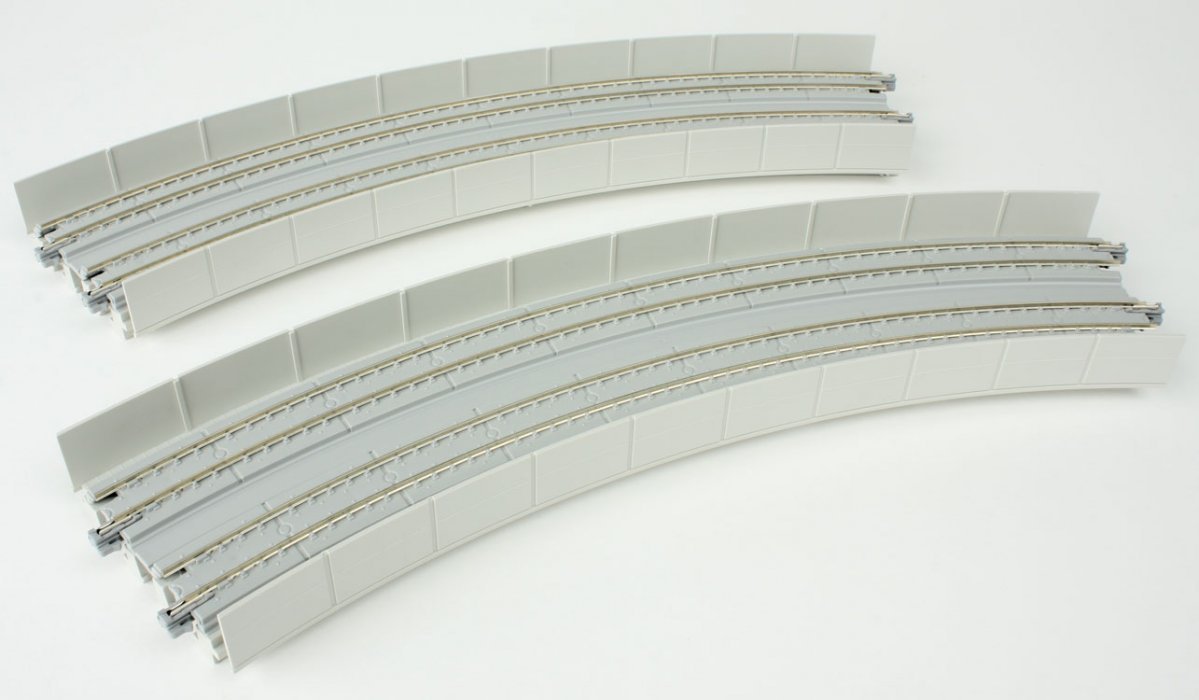 Unitrack CT Double-Track Superelevated Curve -- 45 Degrees, 15 & 16-3/8′ 38.1 & 41.4cm Radius, N, Kato USA Inc 20544