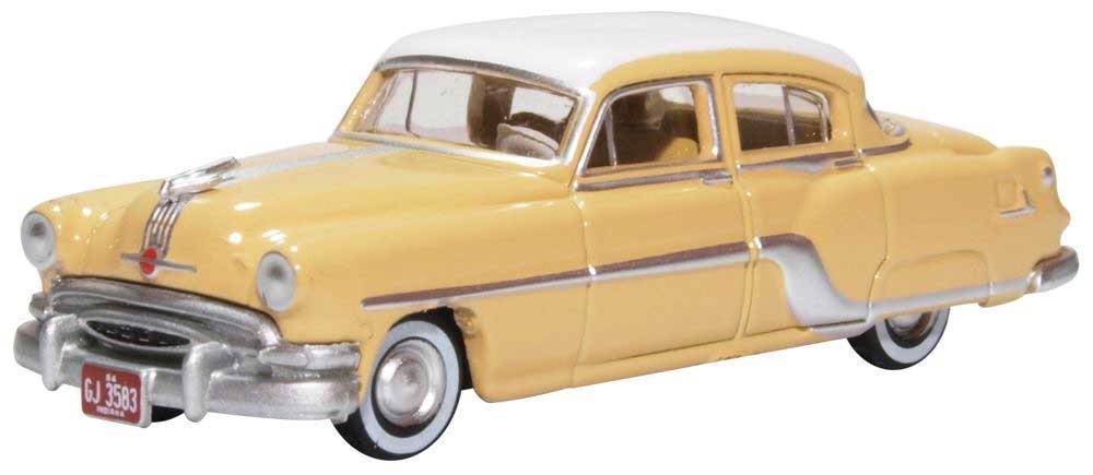 1954 Pontiac Chieftain 4-Door Sedan - Assembled -- Winter White, Maize Yellow, HO, Oxford Diecast 87PC54002