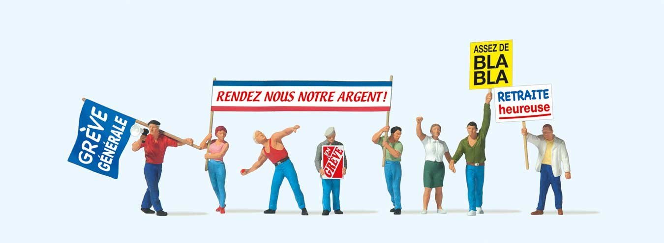 Demonstrators with French Signs -- pkg(8), HO, Preiser Kg 10787