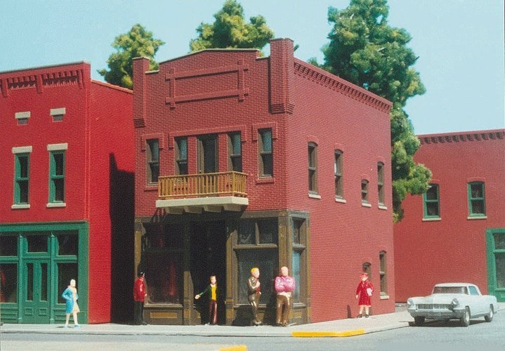 Hal`s Hobbies -- Kit - 4-3/4 x 2-3/4` 11.9 x 6.9cm, HO, Smalltown USA 6023
