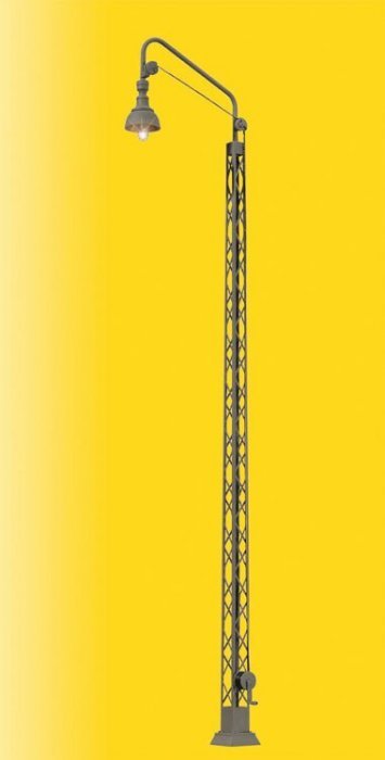 Yard Light on Lattice Mast -- Warm White LED, 11′ 28cm Tall, O, Viessmann Modellspielwaren 9385