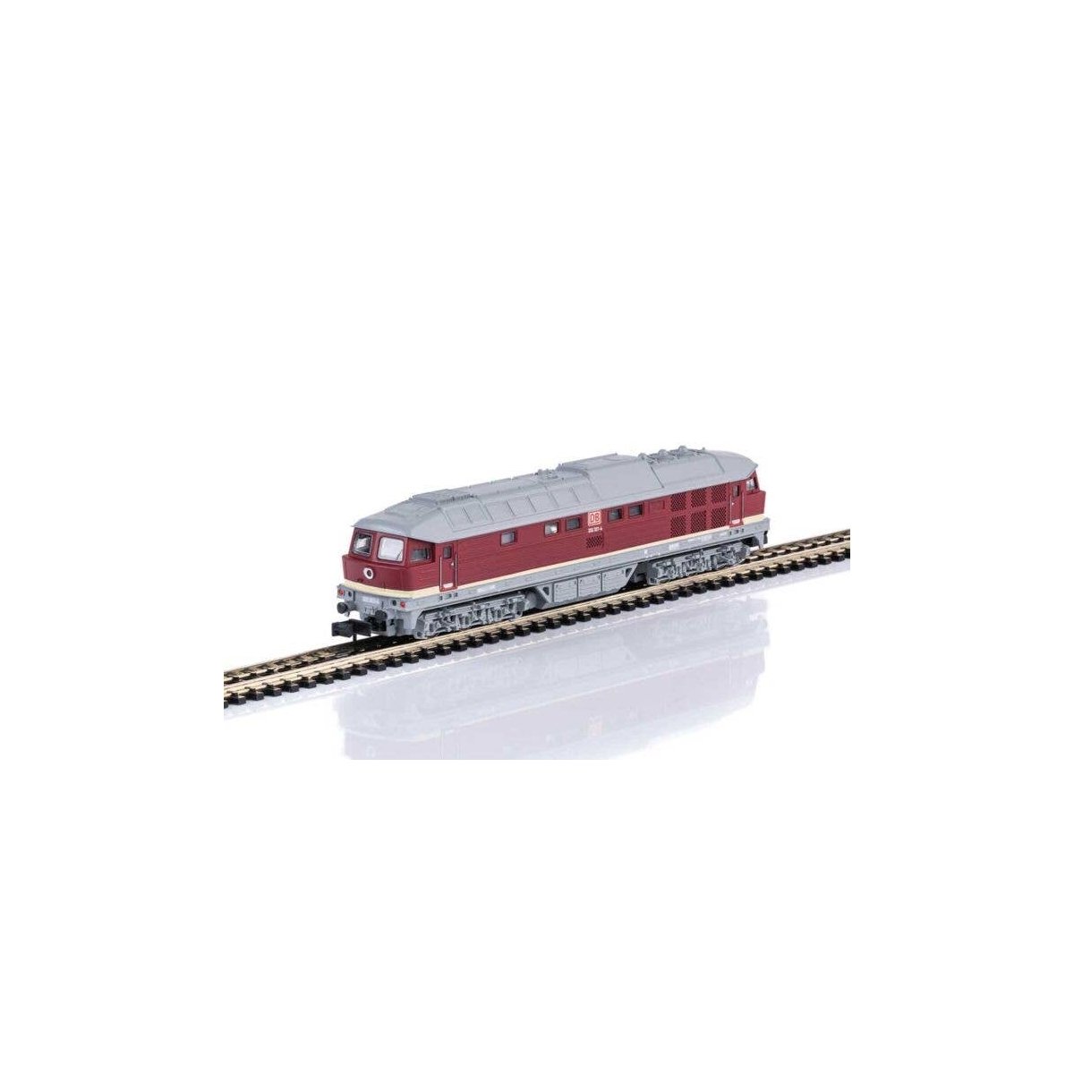 Class 232 Ludmilla Diesel - Sound and DCC - Minitrix -- German Railroad DB AG 232 357-4 (Era V, red, gray, ivory), N, Trix 16235